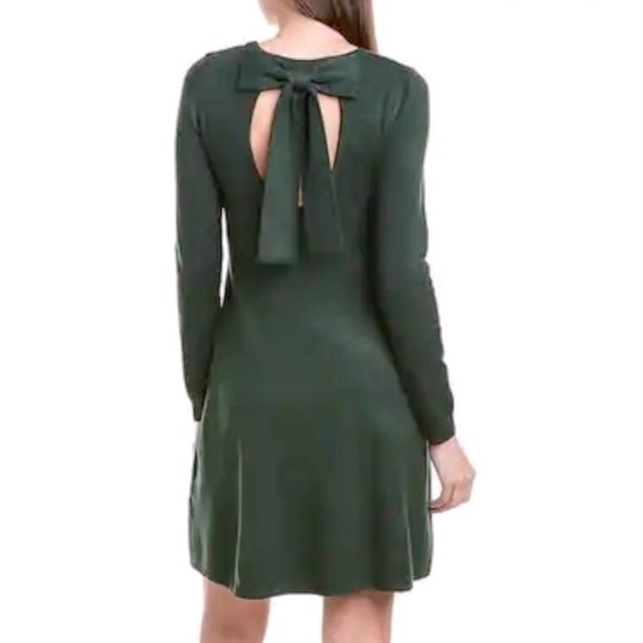 Vince Camuto Dresses & Skirts - NWT Vince Camuto Bow Back Green Fit & Flare Sweater Dress Size Small